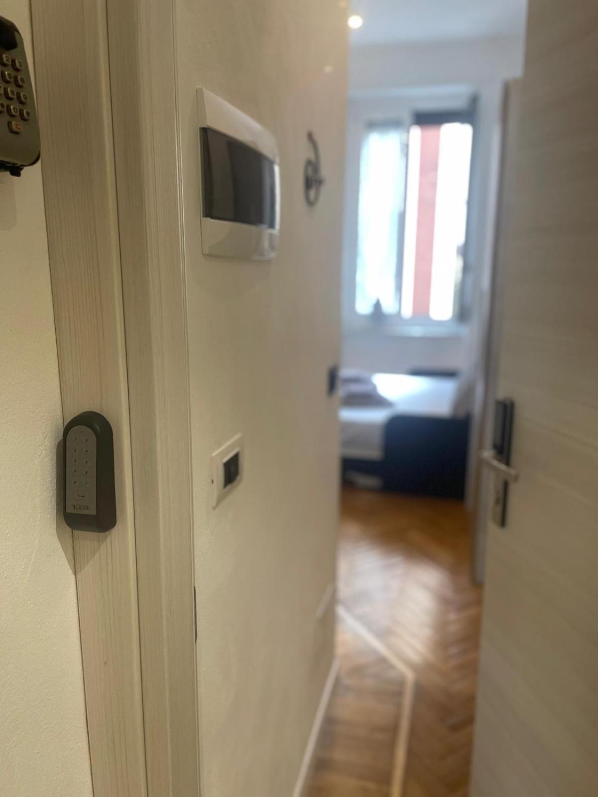 Drooms 4,0 Domotic Smart Self 24H,7 Vicino Treni Porta Susa E Centro Storico Turin Bagian luar foto
