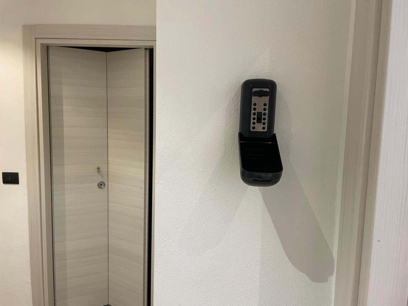 Drooms 4,0 Domotic Smart Self 24H,7 Vicino Treni Porta Susa E Centro Storico Turin Bagian luar foto